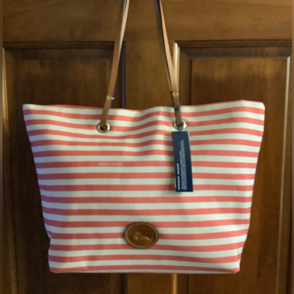 Dooney & Bourke Wayfarer Tote- NWT Never been used! Great Beach bag!